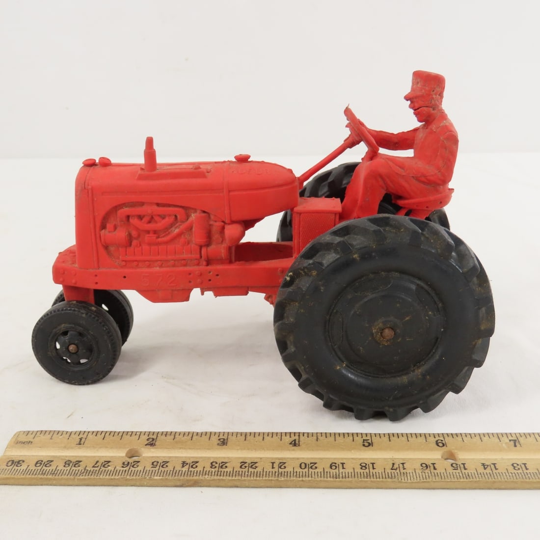 2 Auburn 572 Rubber Tractors with Drivers - 2