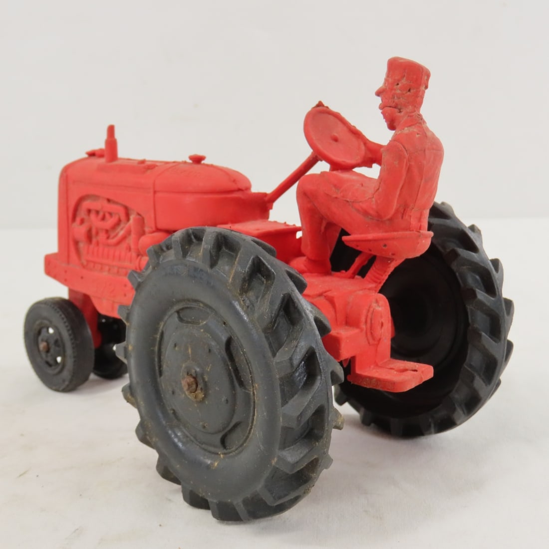 2 Auburn 572 Rubber Tractors with Drivers - 3