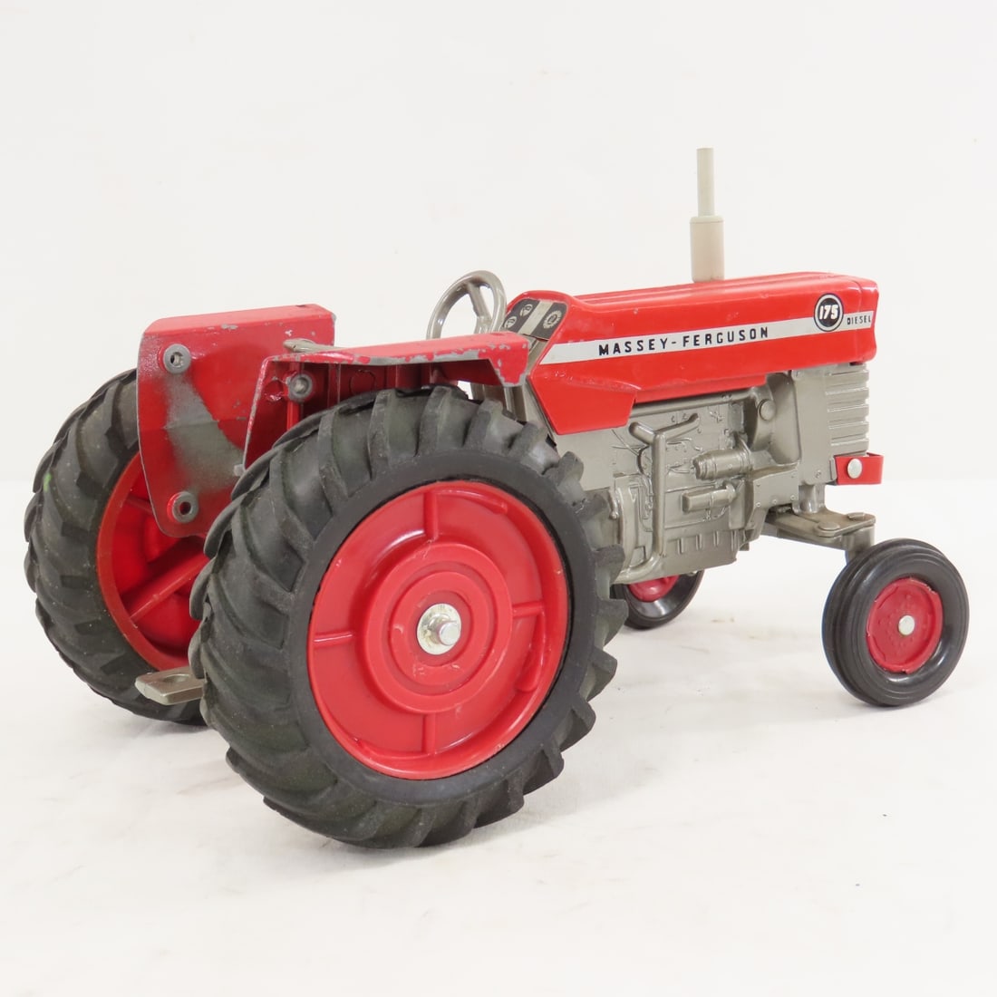 ERTL Massey-Ferguson 175 Diesel WF Tractor - 5