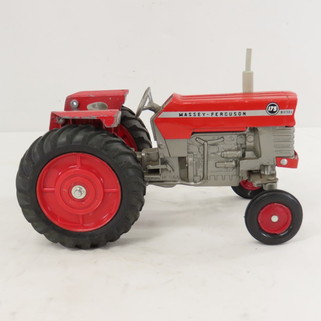 ERTL Massey-Ferguson 175 Diesel WF Tractor - 6