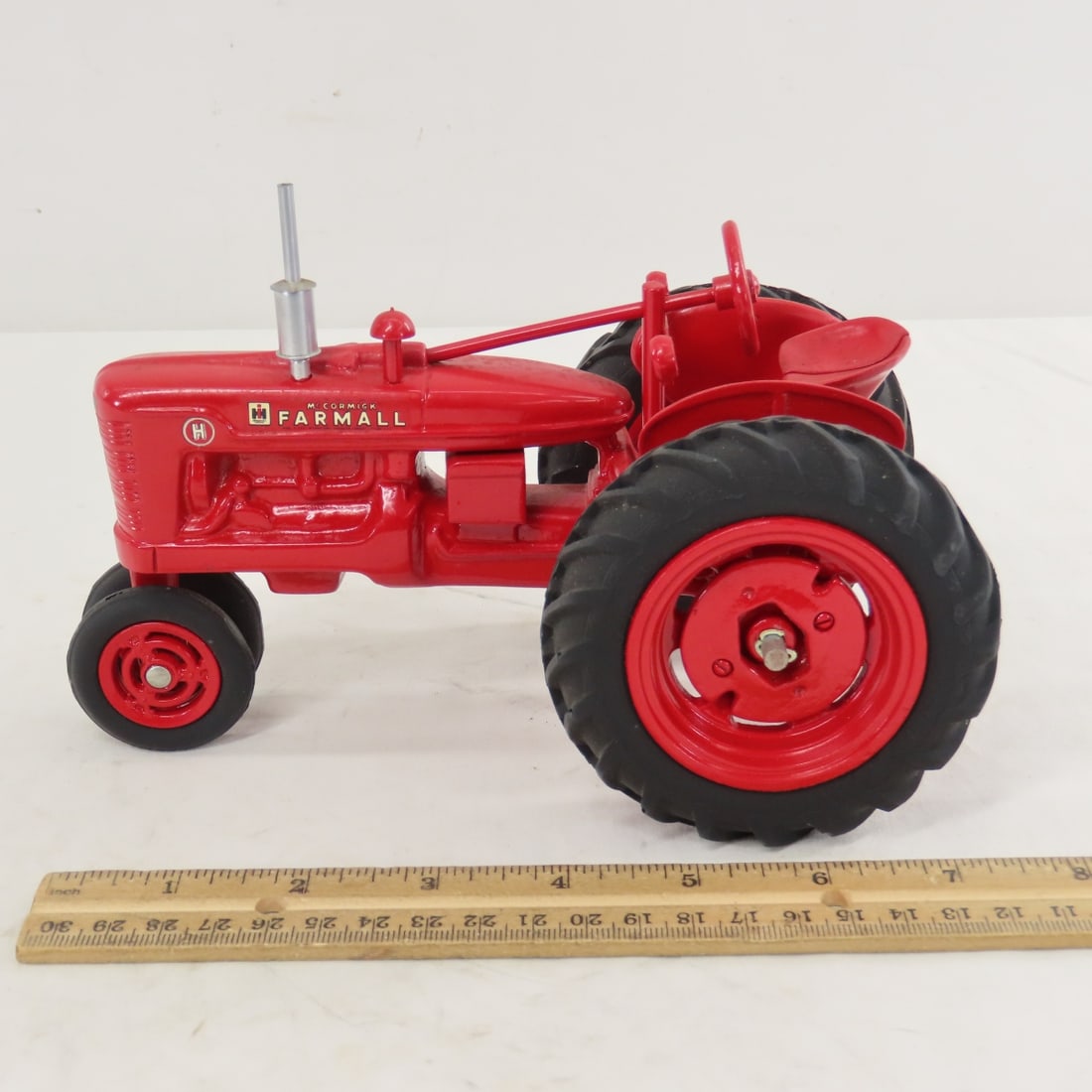 Freiheit IH McCormick Farmall Model H Tractor - 2