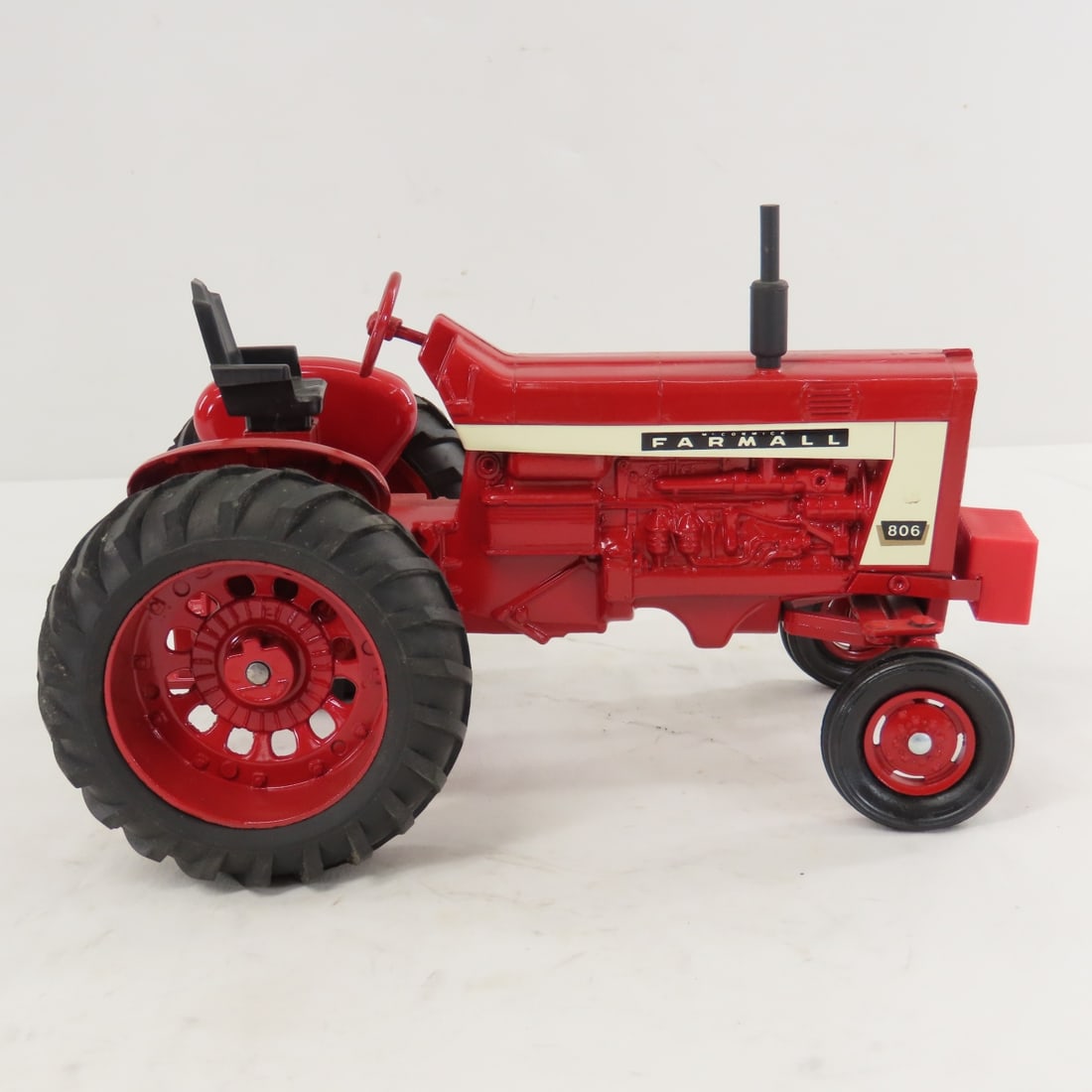 ERTL McCormick Farmall 806 Row Crop Tractor - 6