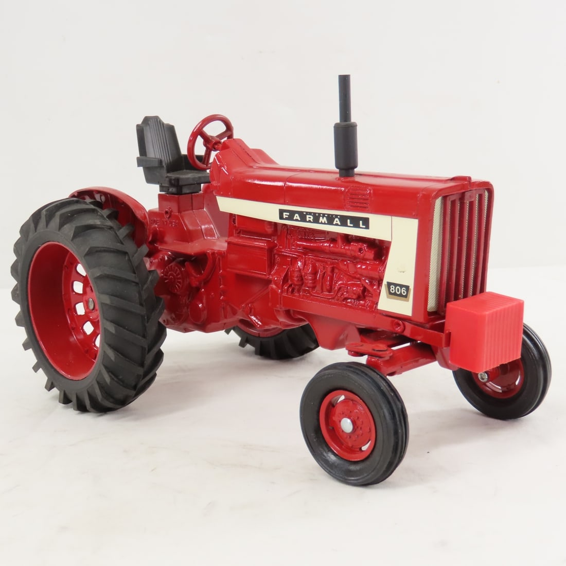 ERTL McCormick Farmall 806 Row Crop Tractor - 7