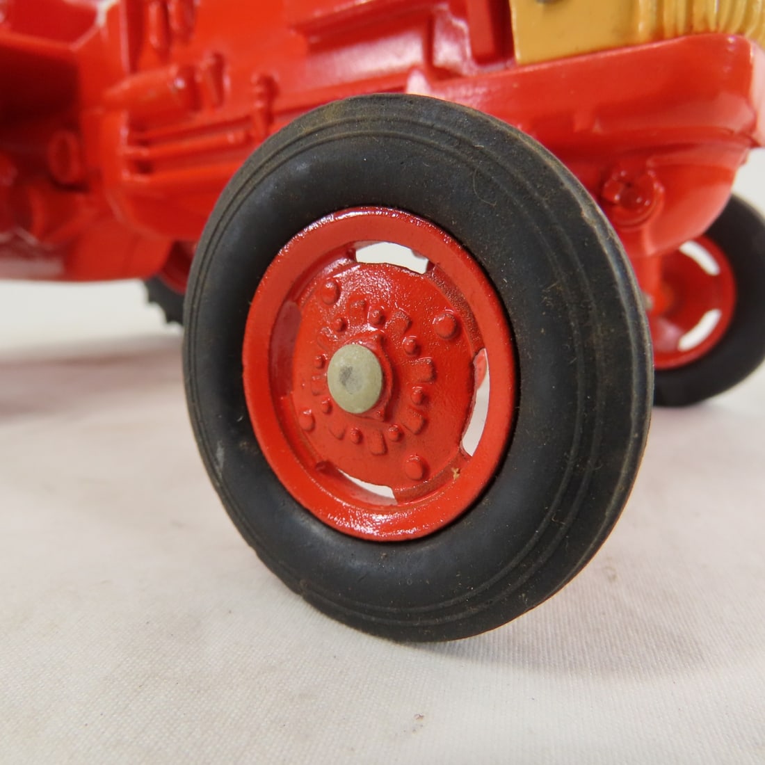 ERTL CASE 930 Comfort King WF Row Crop Tractor - 17