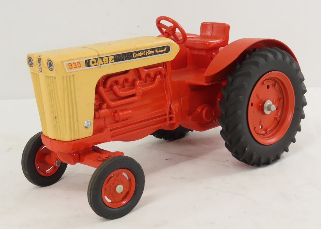 ERTL CASE 930 Comfort King WF Row Crop Tractor: ERTL CASE 930 Comfort King WF Row Crop Tractor - 1/16 diecast, LOT SIZE: 9x6x5" 2 LBSAll information and photos, which are part of the description) are intended to be as accurate as possible, but