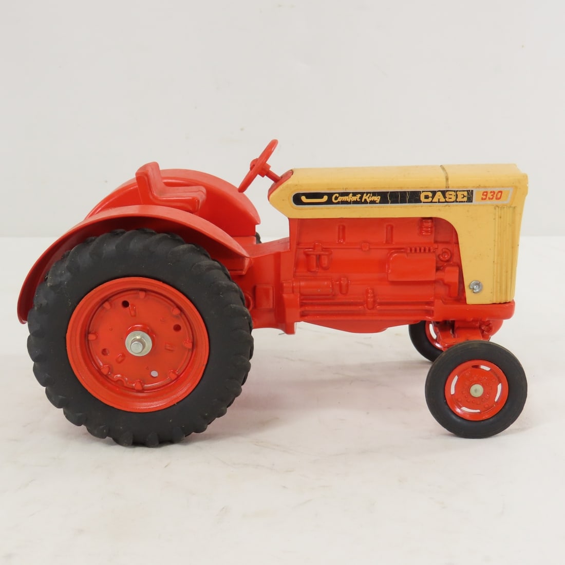 ERTL CASE 930 Comfort King WF Row Crop Tractor - 6