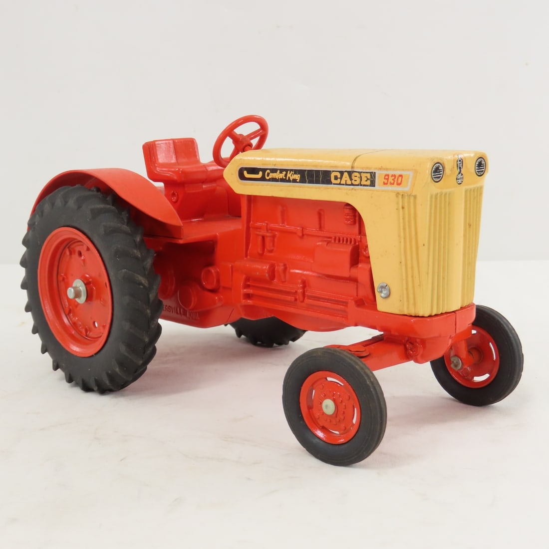 ERTL CASE 930 Comfort King WF Row Crop Tractor - 7