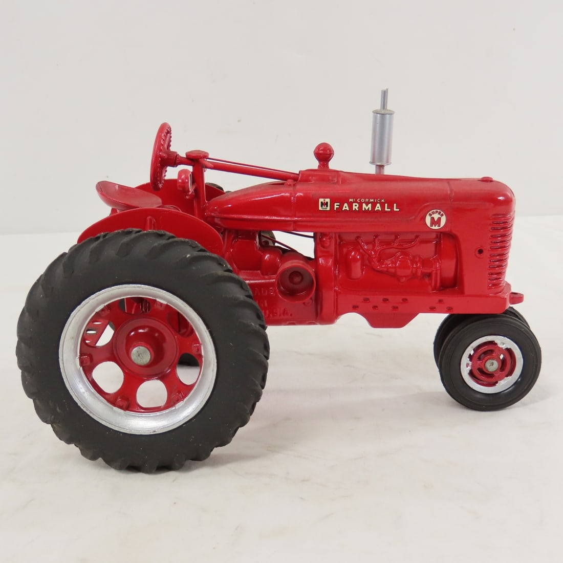 ERTL IH McCormick Farmall Super M Tractor - 6