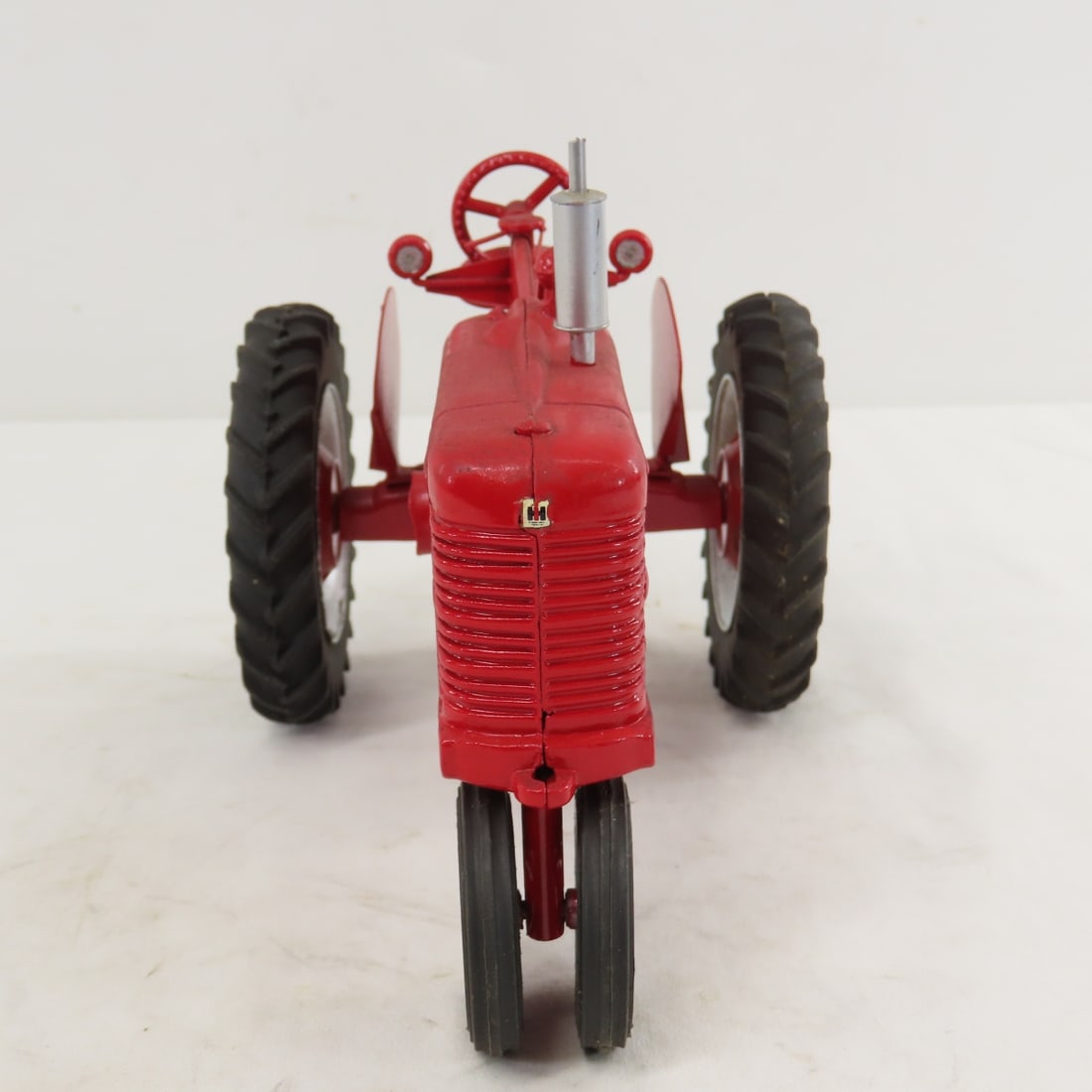 ERTL IH McCormick Farmall Super M Tractor - 8