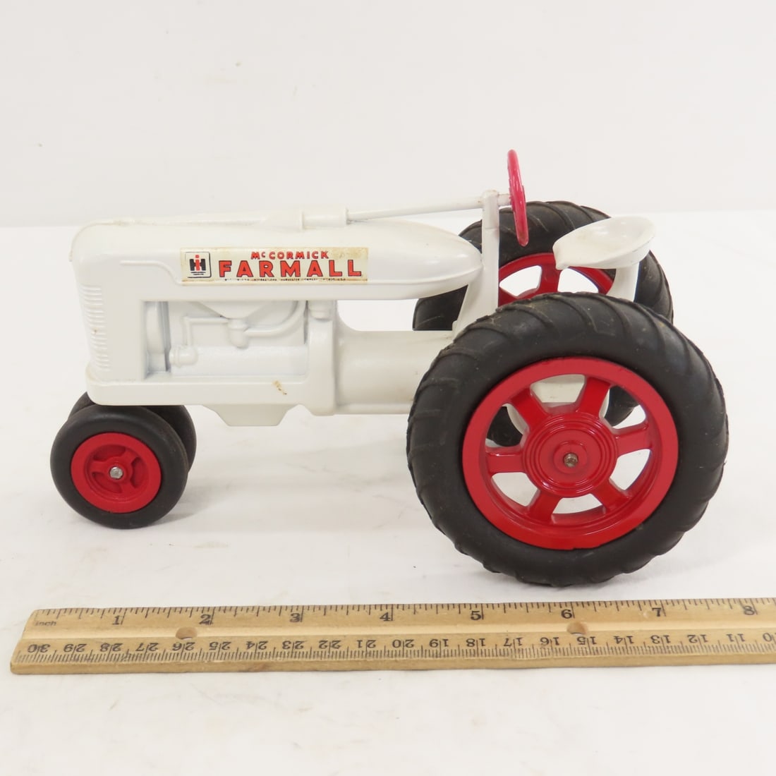 Product Miniatures IH McCormick Farmall M - Demo - 2