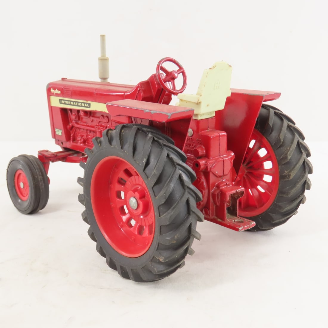 ERTL International Farmall 1026 Hydro Tractor - 3