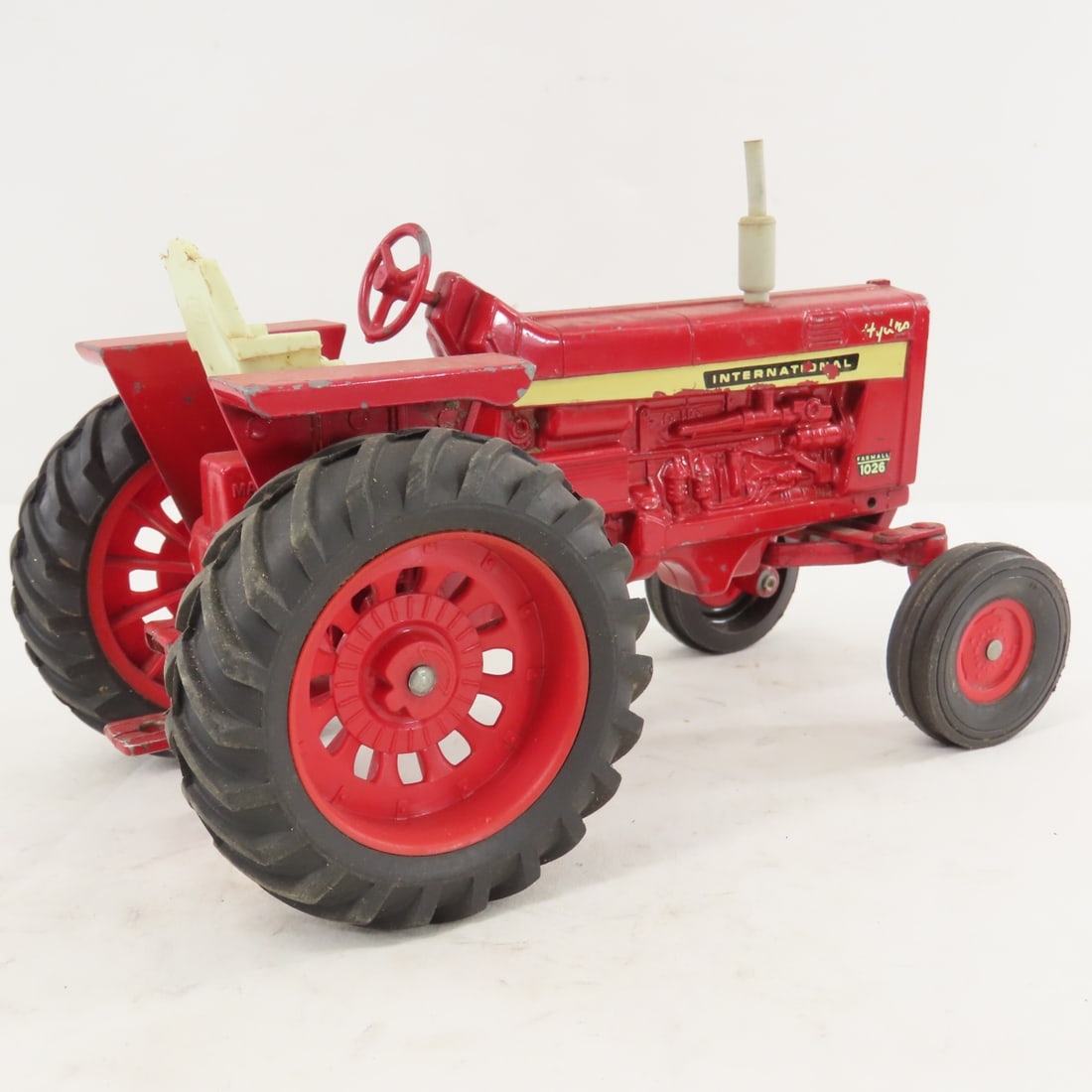 ERTL International Farmall 1026 Hydro Tractor - 5