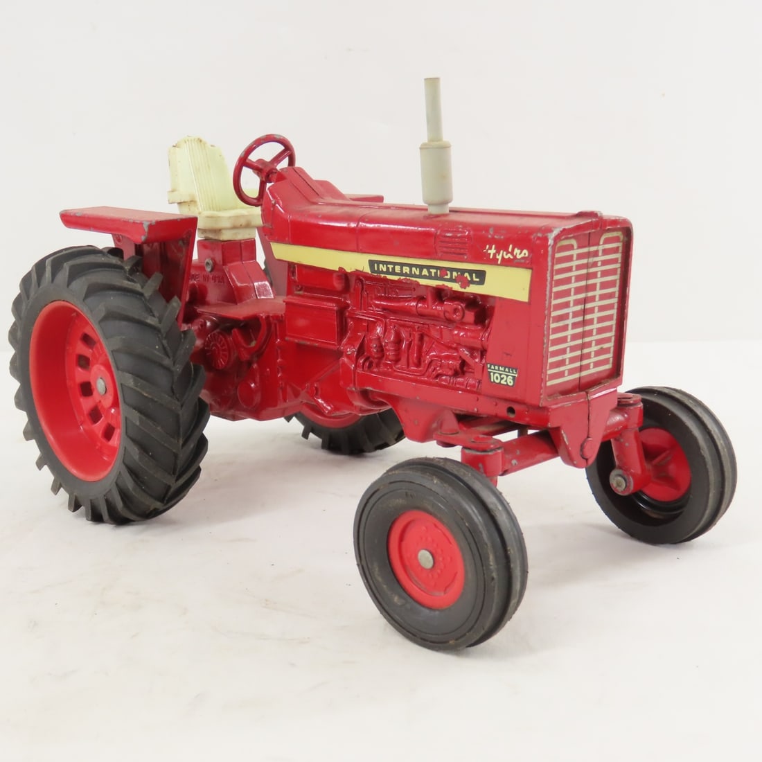 ERTL International Farmall 1026 Hydro Tractor - 7