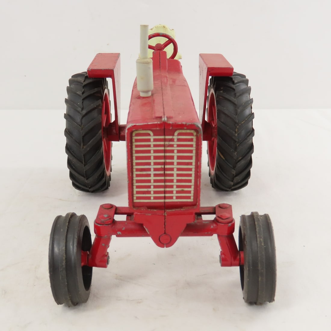 ERTL International Farmall 1026 Hydro Tractor - 8