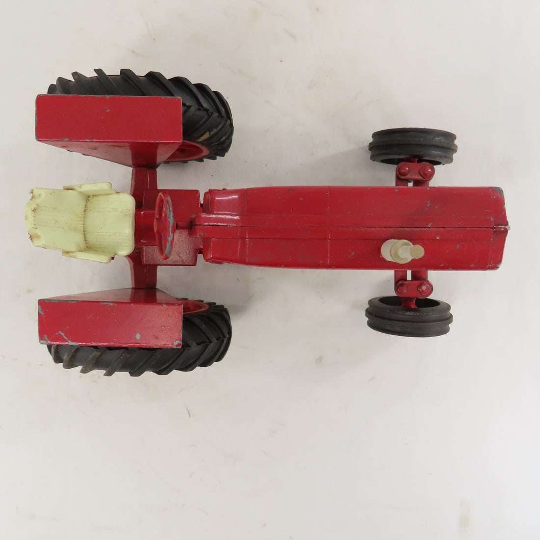 ERTL International Farmall 1026 Hydro Tractor - 9