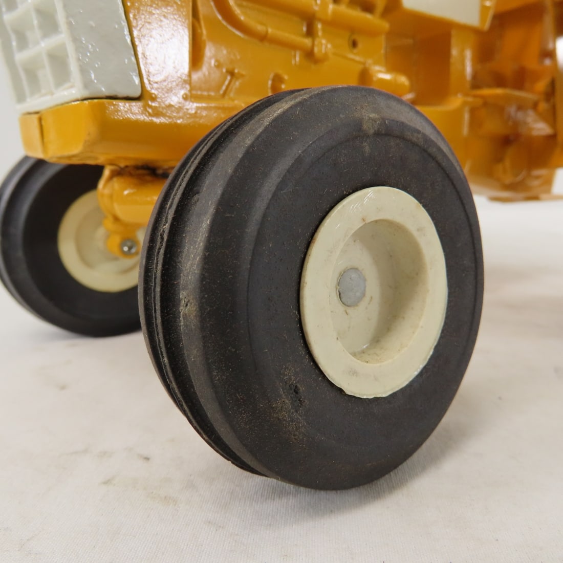 ERTL Minneapolis-Moline G1355 WF Row Crop Tractor - 16