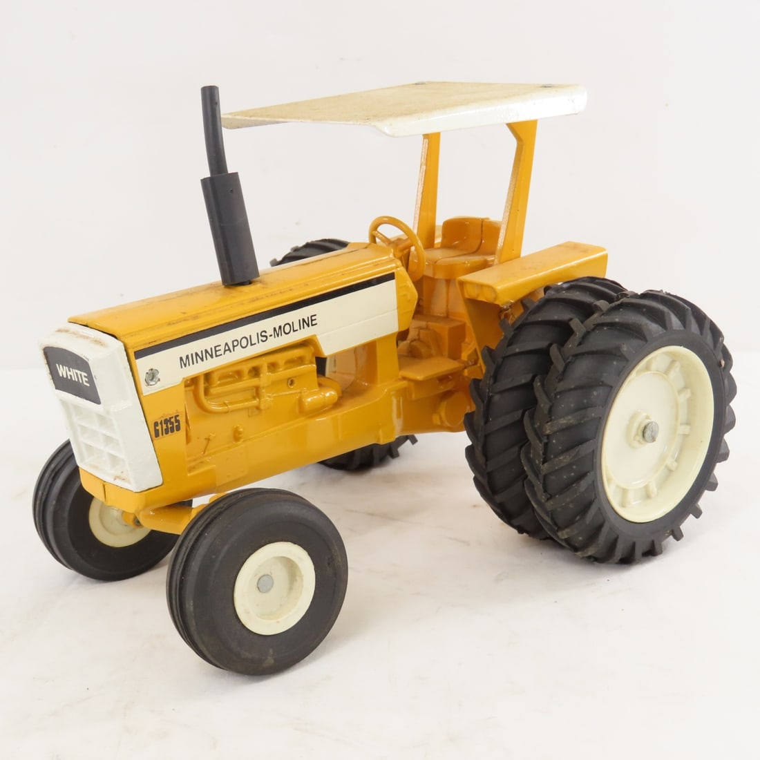 ERTL Minneapolis-Moline G1355 WF Row Crop Tractor: ERTL Minneapolis-Moline G1355 WF Row Crop Tractor - ROPS & Canopy, rear duals, 1/16 diecast, LOT SIZE: 9x9x7" 3.5 LBSAll information and photos, which are part of the description) are intended to be a