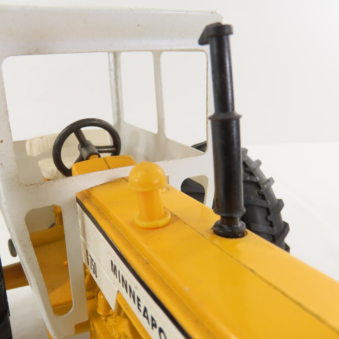 ERTL Minneapolis-Moline G750 MFWD Tractor - 17