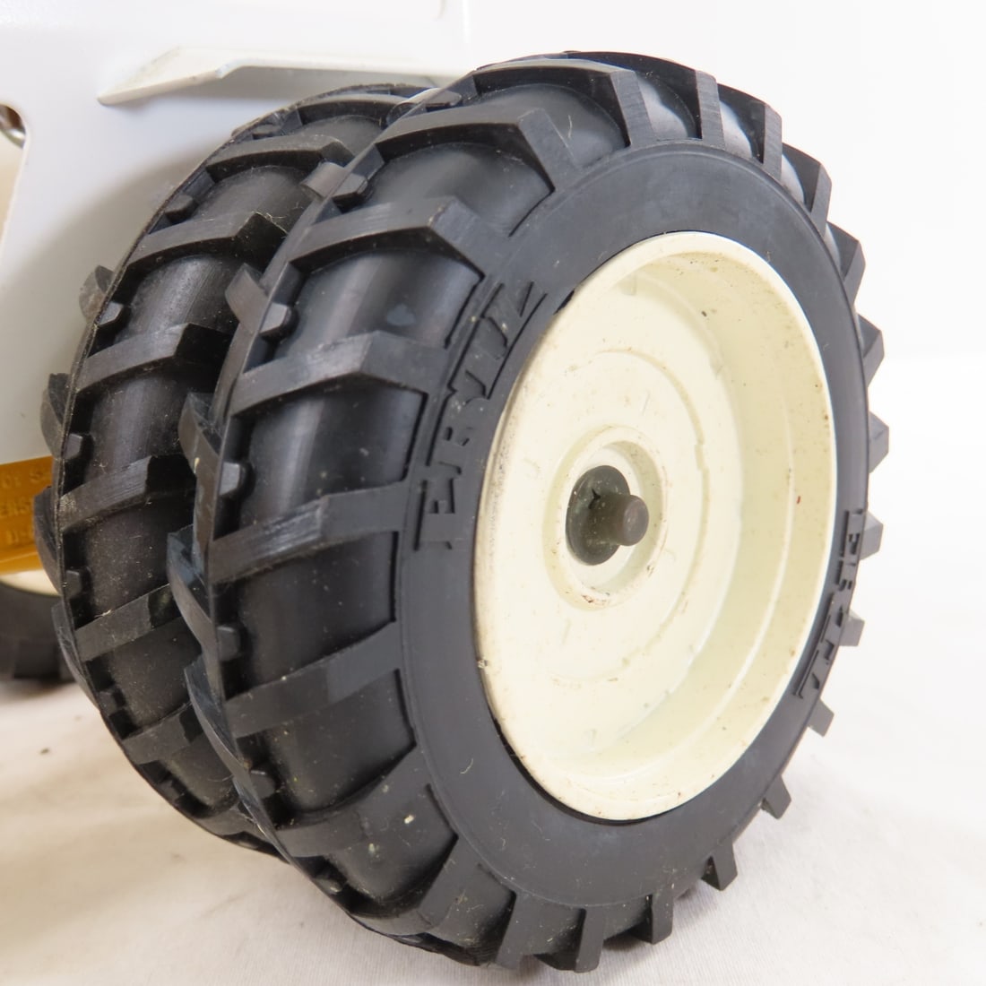 ERTL Minneapolis-Moline G750 MFWD Tractor - 18