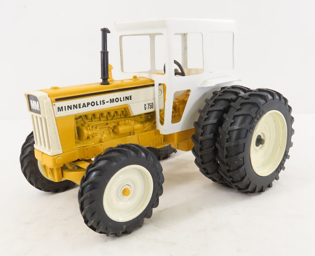 ERTL Minneapolis-Moline G750 MFWD Tractor: ERTL Minneapolis-Moline G750 MFWD Tractor - 3074 stamped on bottom, row crop WF, rear duals with cab, 1/16 diecast, LOT SIZE: 9x8x7" 4 LBSAll information and photos, which are part of the description)