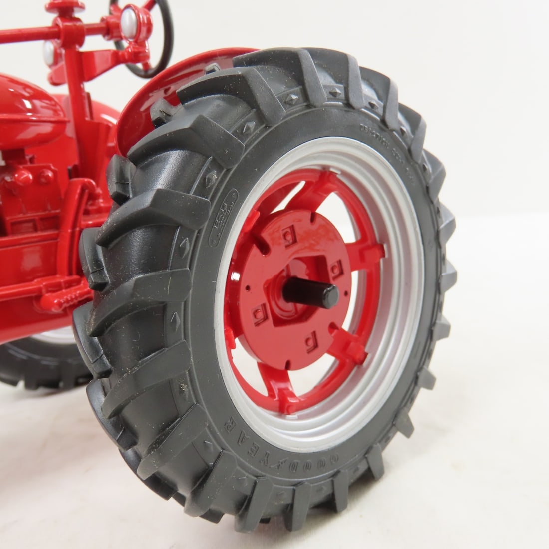 ERTL IH McCormick Farmall Super M Tractor - 17