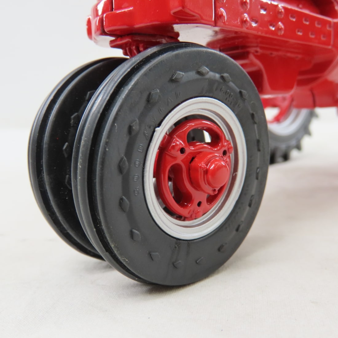 ERTL IH McCormick Farmall Super M Tractor - 18