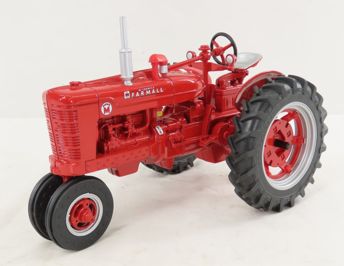 ERTL IH McCormick Farmall Super M Tractor: ERTL IH McCormick Farmall Super M Tractor - Precision Series, 1/16 diecast, LOT SIZE: 9x6x6" 2.5 LBSAll information and photos, which are part of the description) are intended to be as accurate as pos
