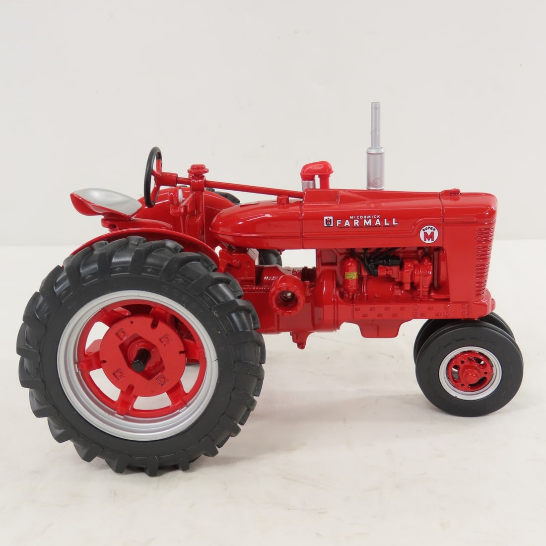 ERTL IH McCormick Farmall Super M Tractor - 6