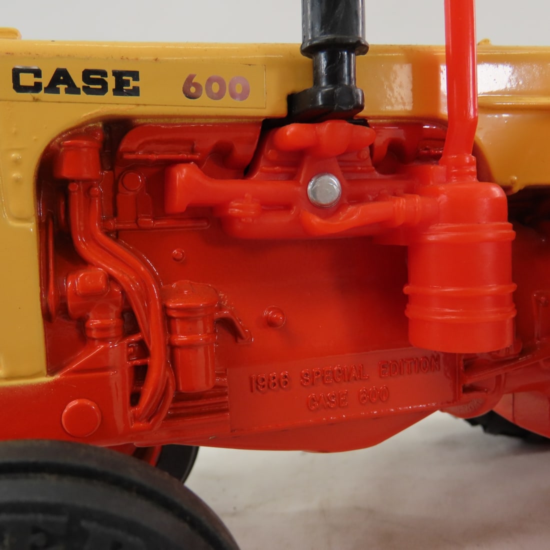 ERTL CASE 600 Tractor 1/16 Desert Sunset Diecast - 19