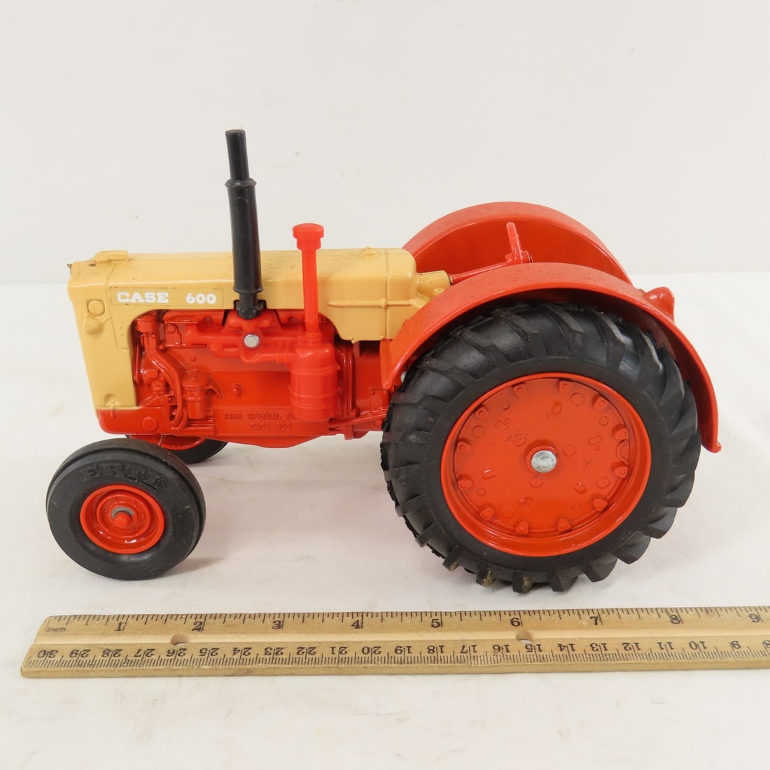 ERTL CASE 600 Tractor 1/16 Desert Sunset Diecast - 2