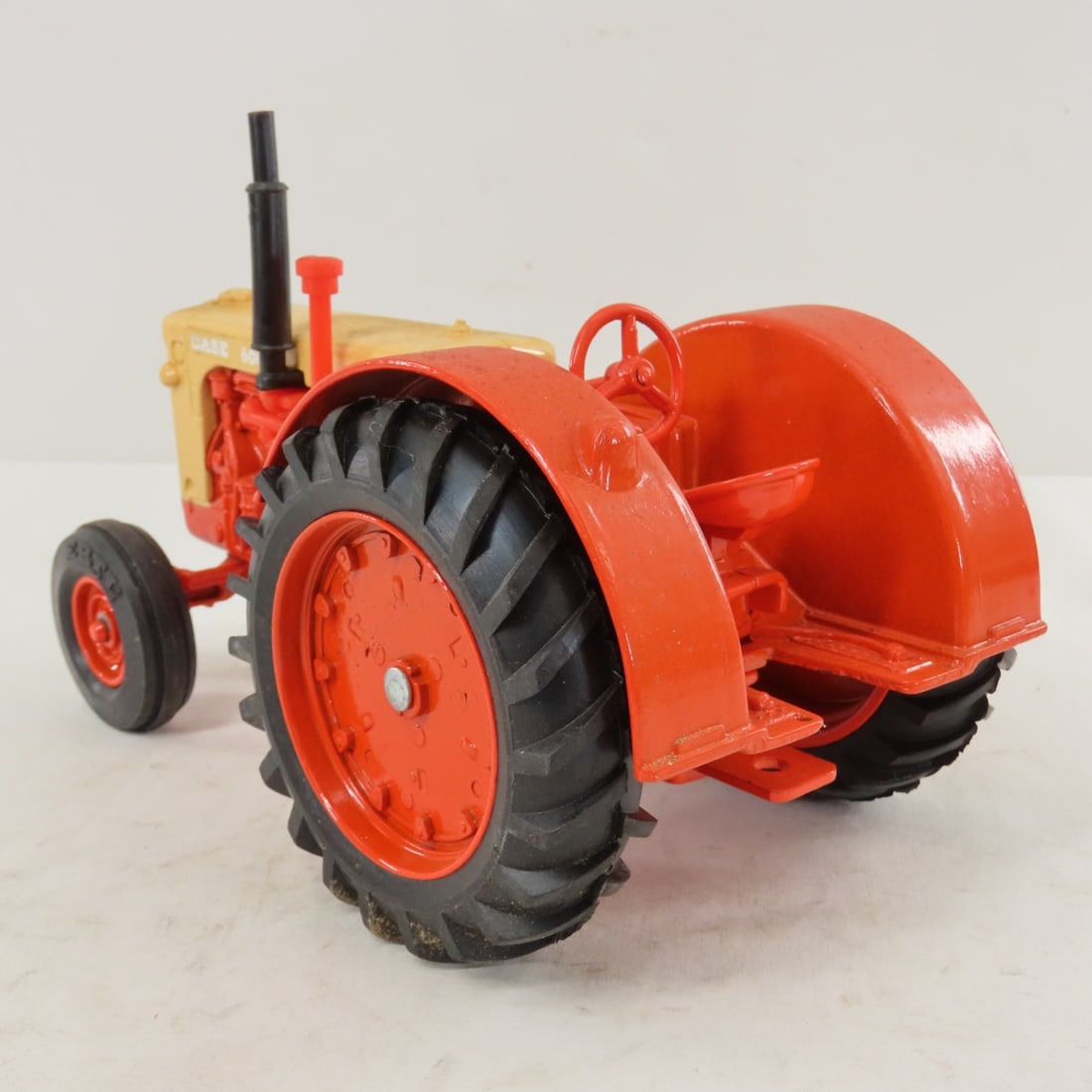 ERTL CASE 600 Tractor 1/16 Desert Sunset Diecast - 3