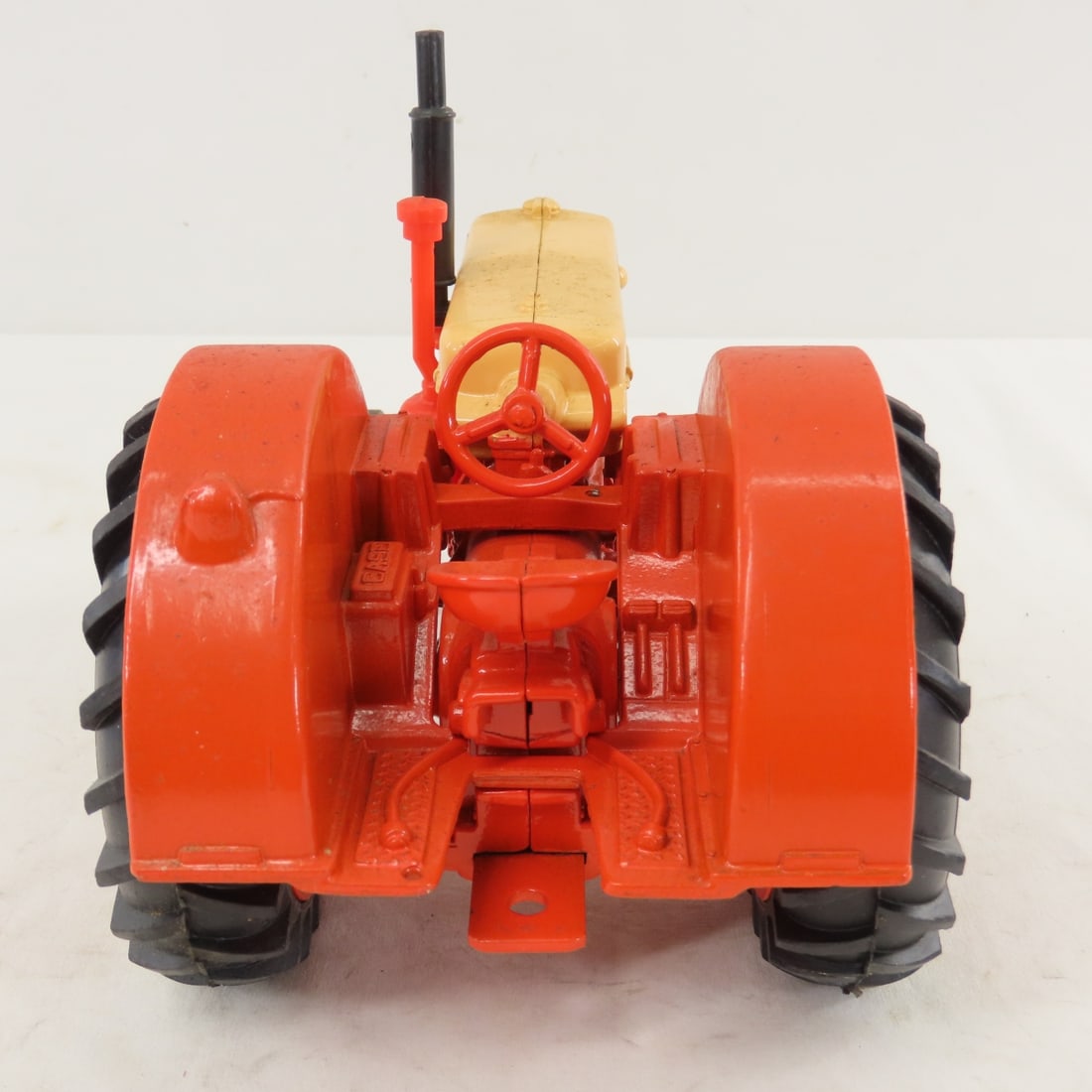 ERTL CASE 600 Tractor 1/16 Desert Sunset Diecast - 4