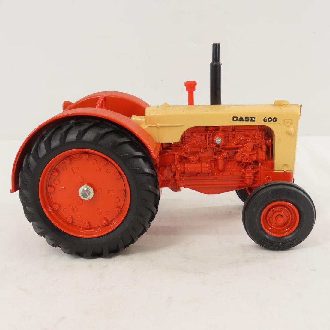 ERTL CASE 600 Tractor 1/16 Desert Sunset Diecast - 6