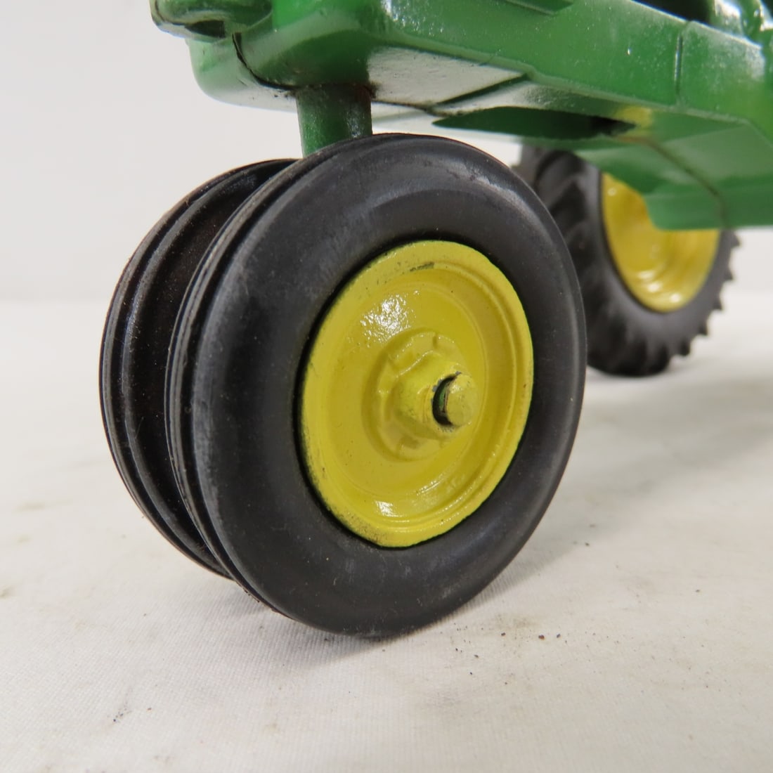 ESKA John Deere 70 NF Row Crop Tractor - 16
