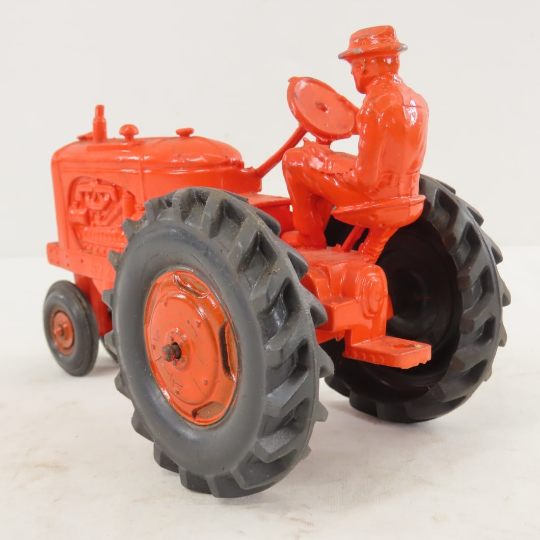 Auburn 572 Rubber Tractor with Driver- Painted - 3