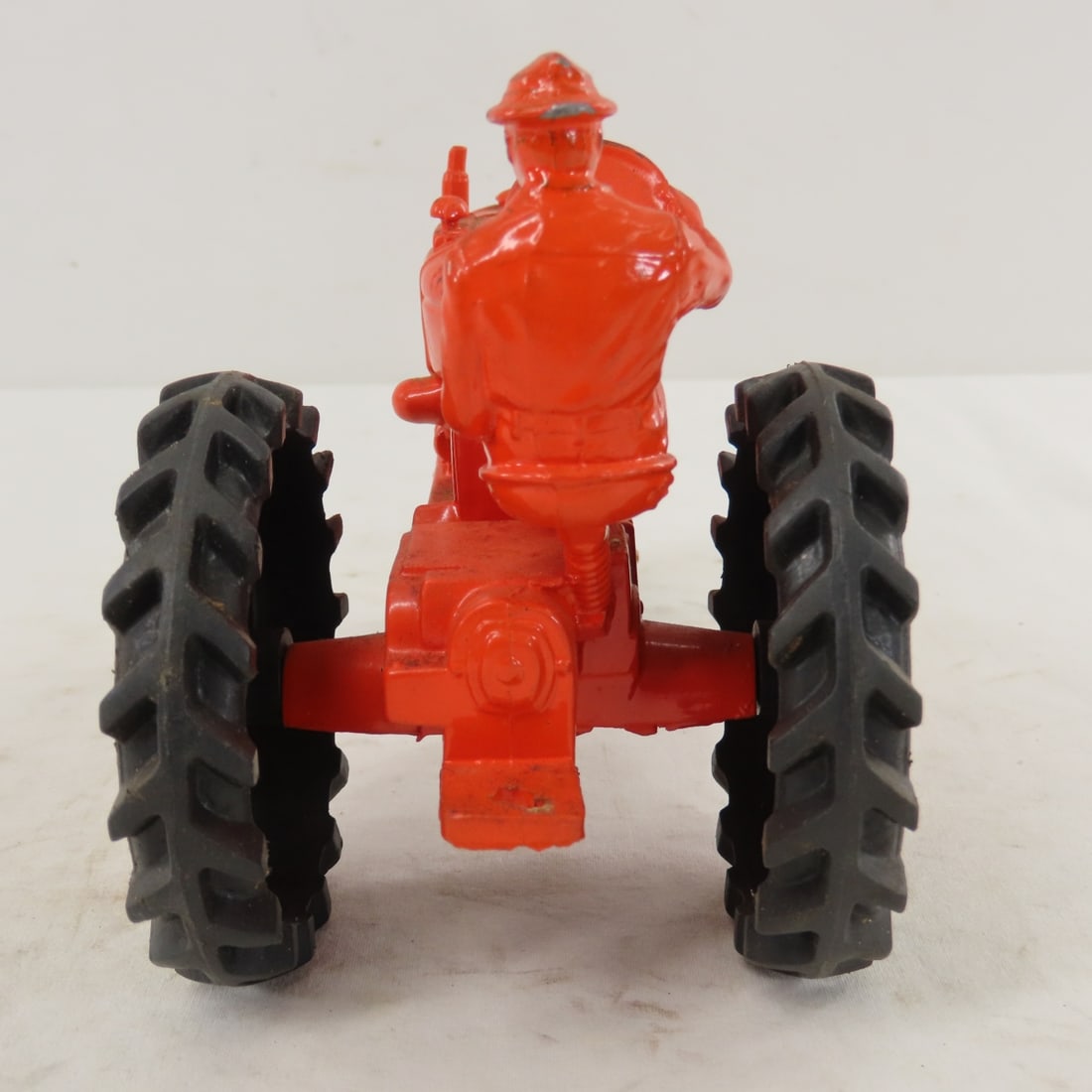 Auburn 572 Rubber Tractor with Driver- Painted - 4