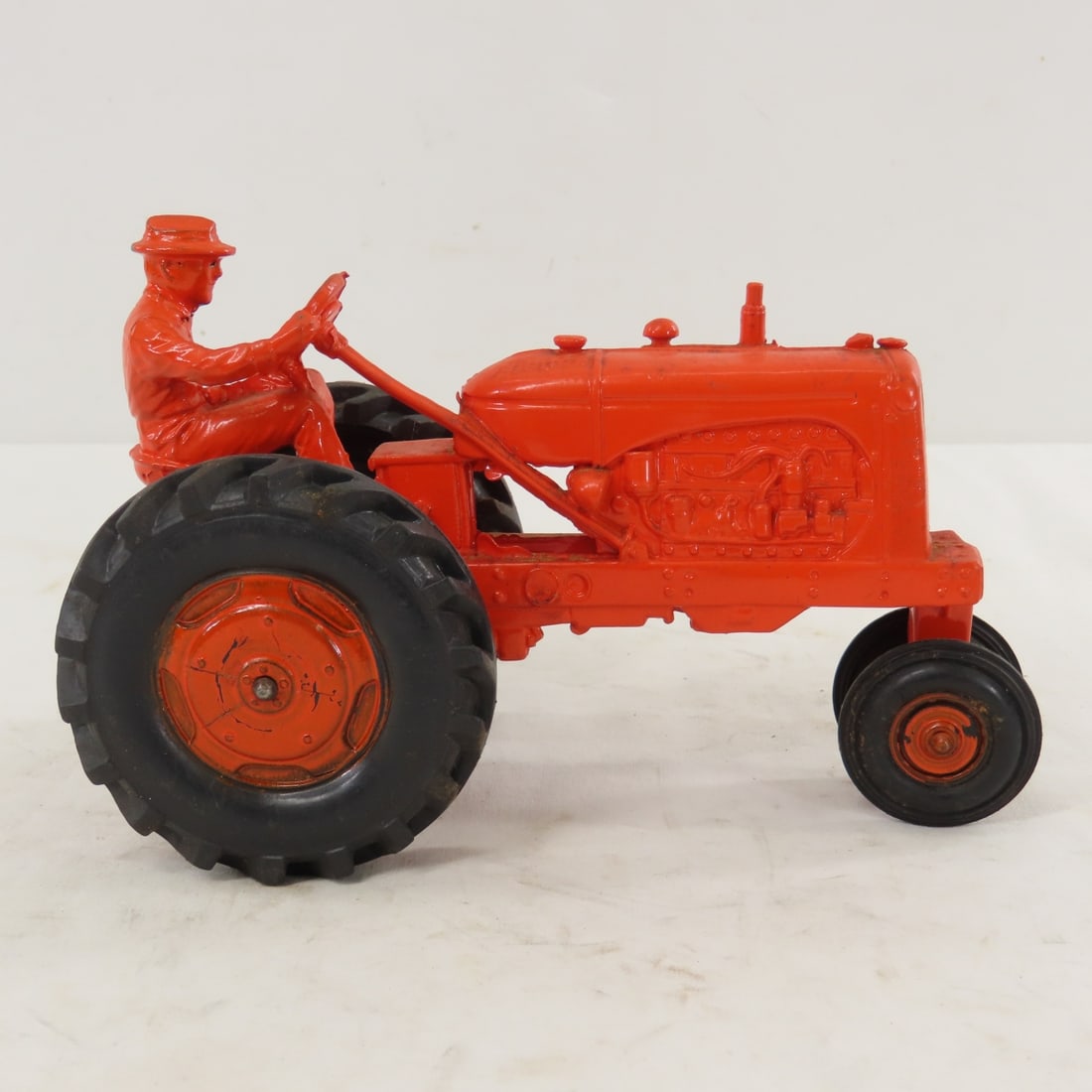 Auburn 572 Rubber Tractor with Driver- Painted - 6