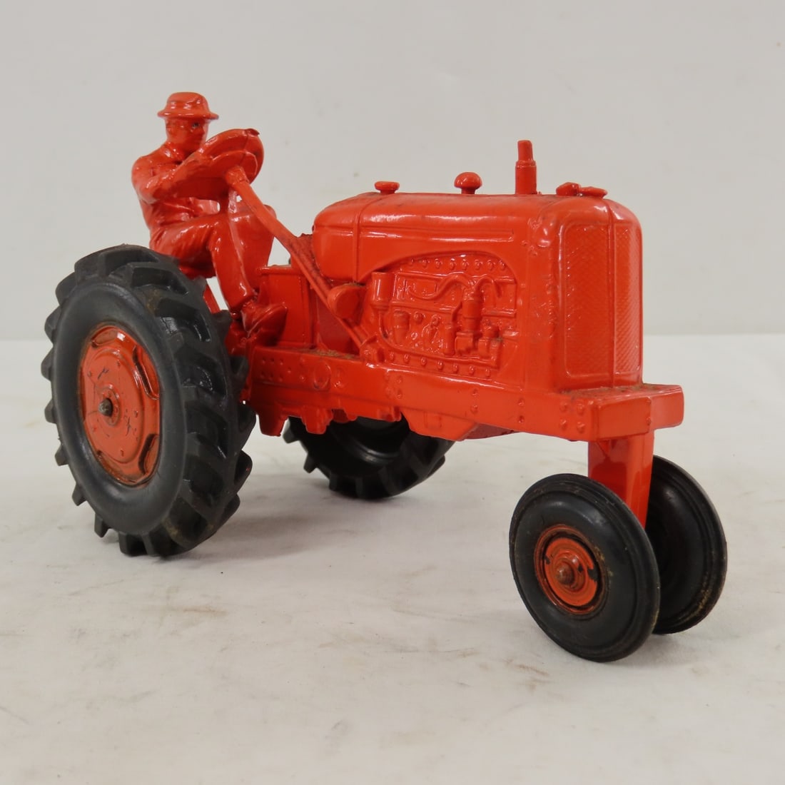 Auburn 572 Rubber Tractor with Driver- Painted - 7