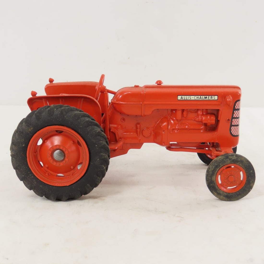 ESKA Allis-Chalmers D17 WF Tractor Repaint - 6