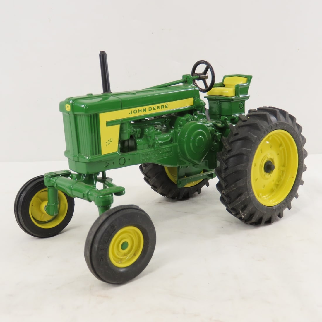ERTL John Deere 720 Two-Cylinder Club Sp. Ed. 1990 (1 of 19)