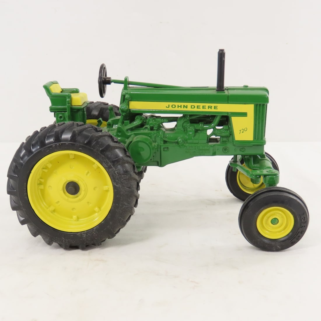 ERTL John Deere 720 Two-Cylinder Club Sp. Ed. 1990 - 6