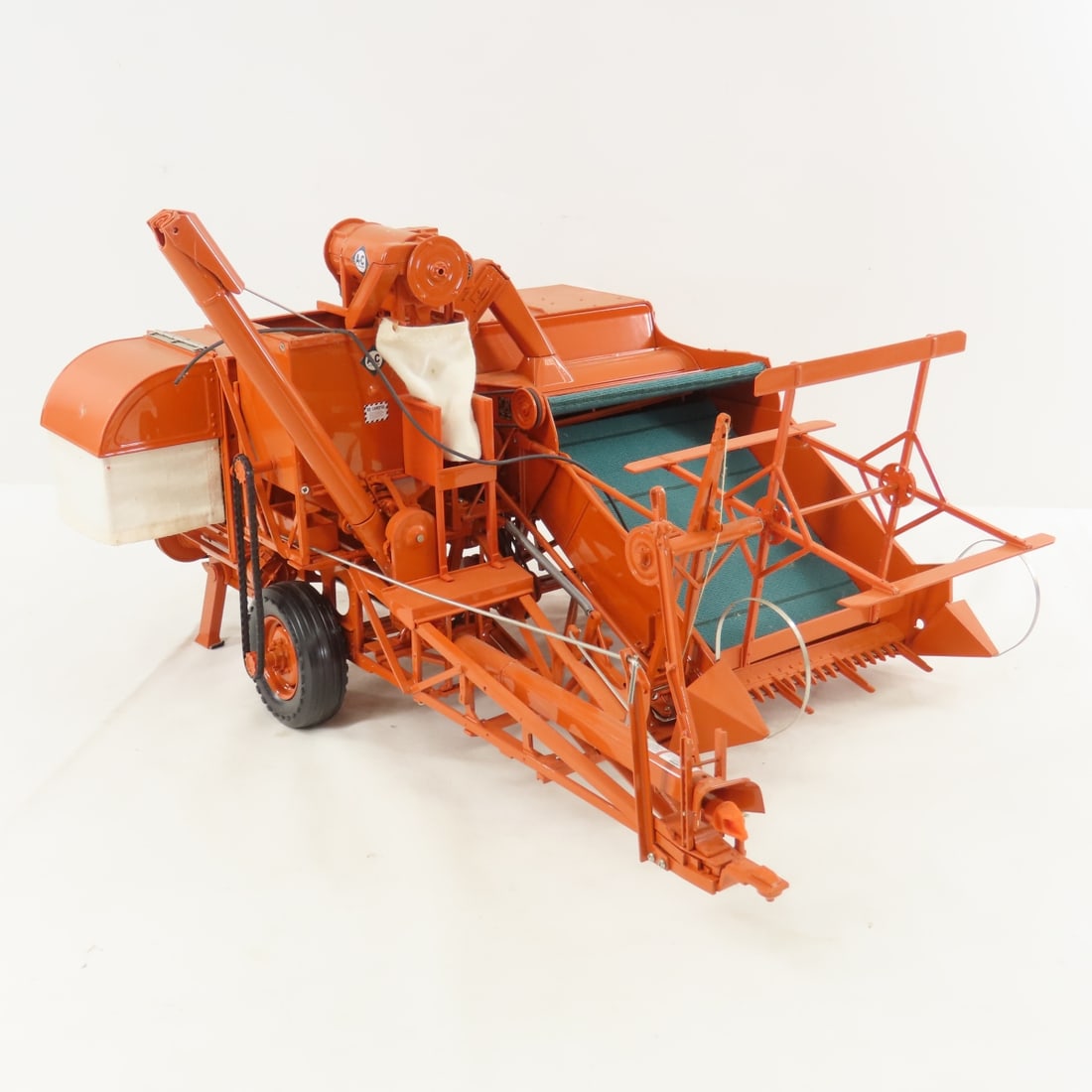 Franklin Mint Allis-Chalmers60A All Crop Harvester - 7