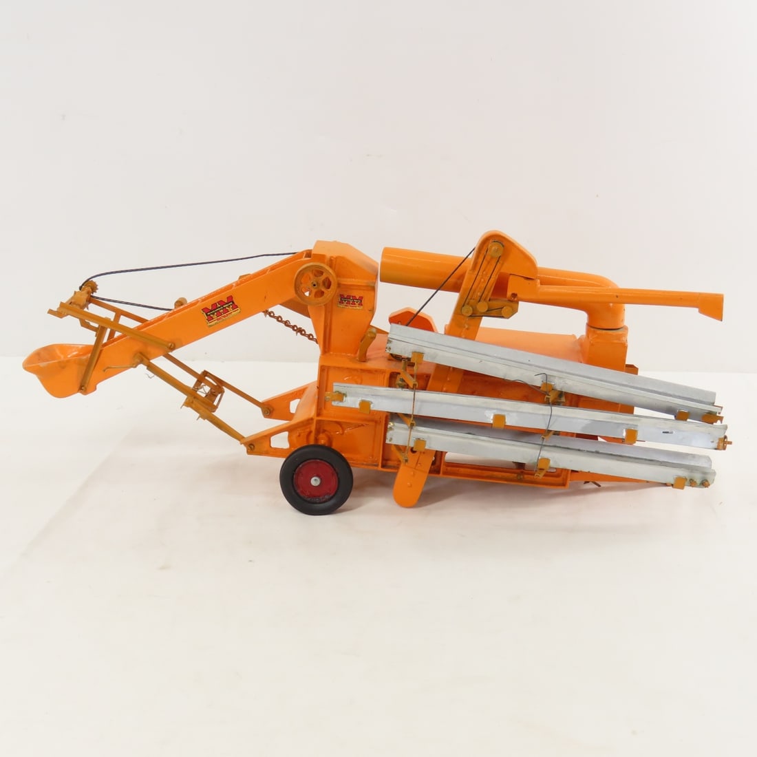 Cottonwood Acres Minneapolis-Moline Corn Sheller - 6
