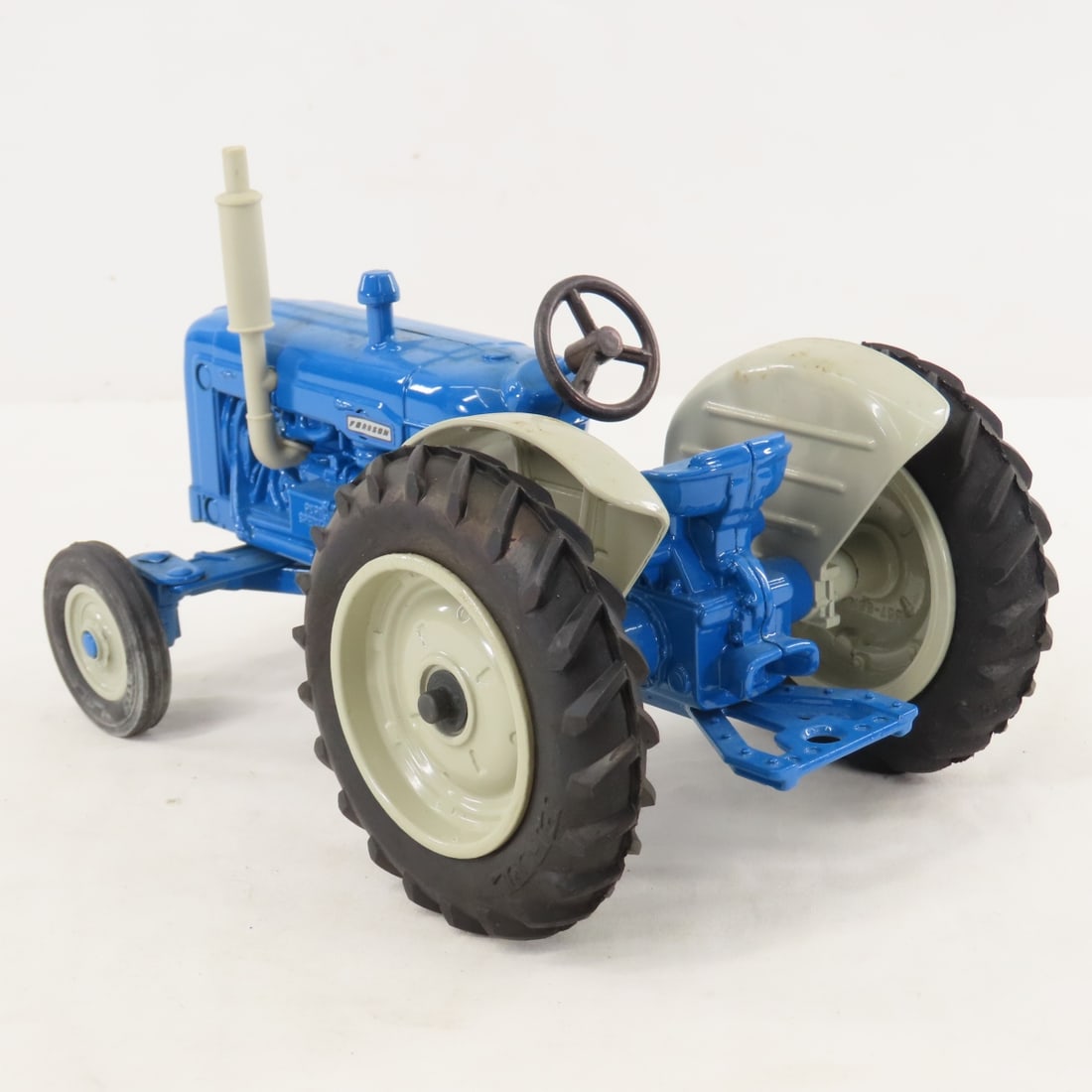 ERTL Fordson 1990 Parts Mart SE Tractor - 3