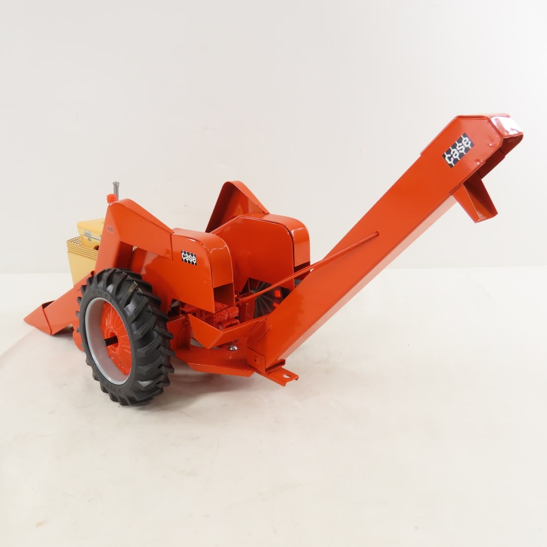ERTL Case 800 w/H&D Custom Corn Picker - 3