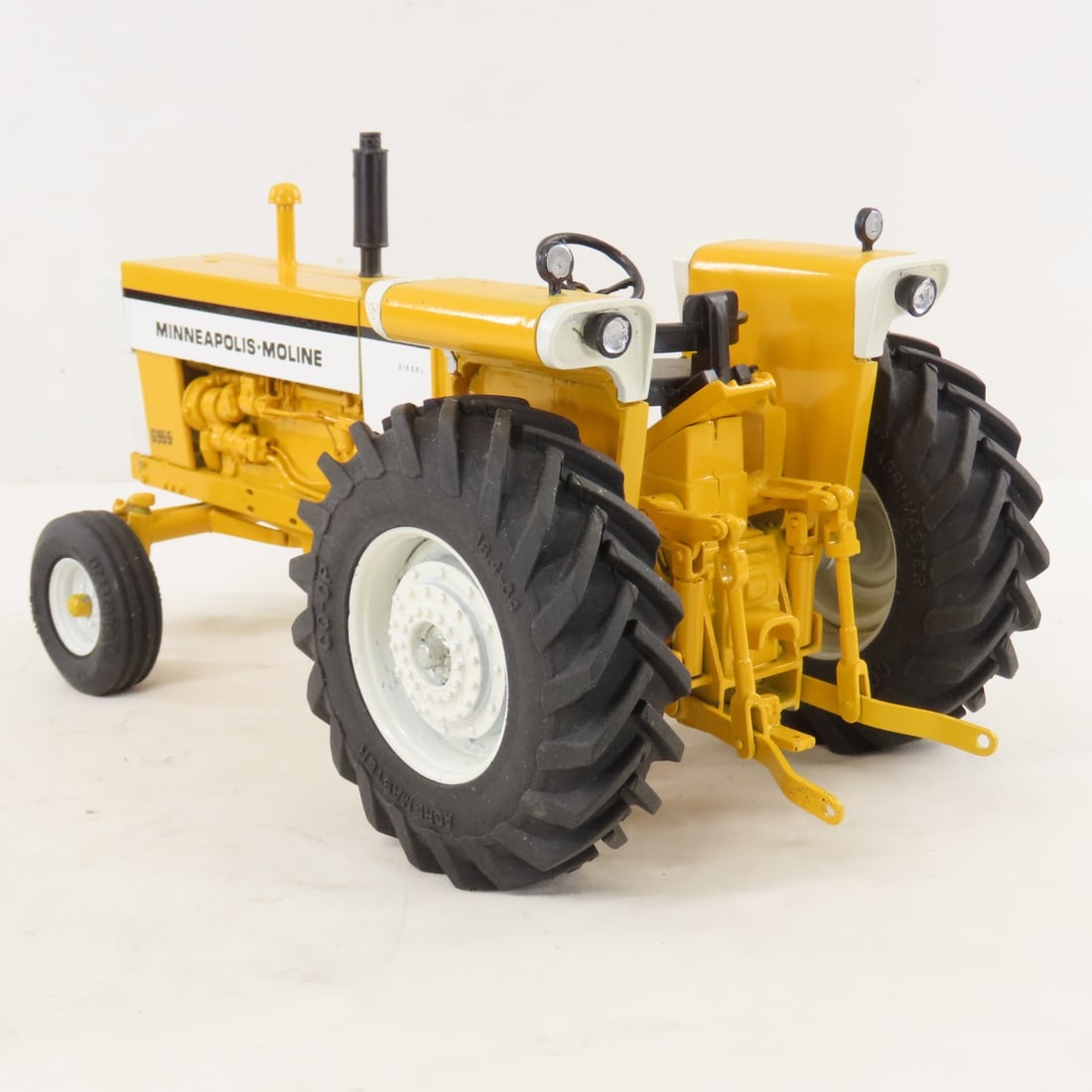 Gilbert Berg Custom Minn-Moline G955 Tractor - 3