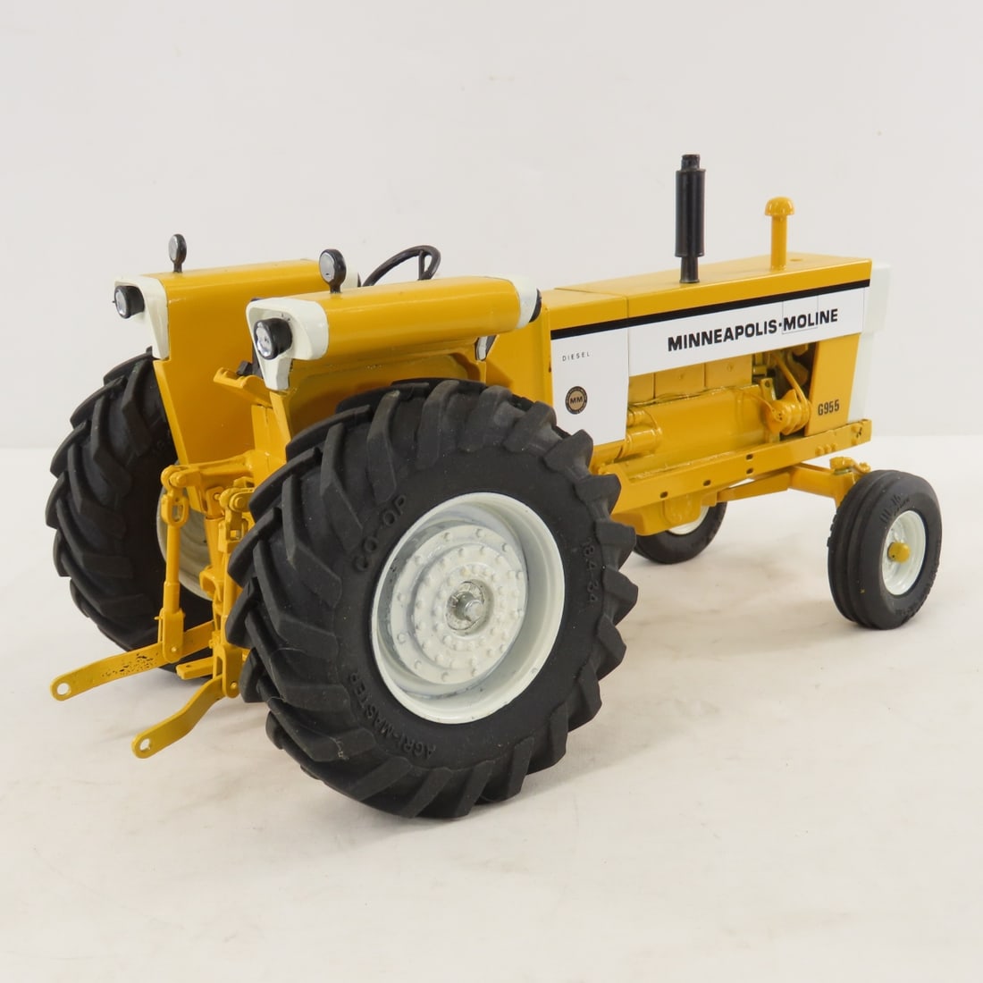 Gilbert Berg Custom Minn-Moline G955 Tractor - 5