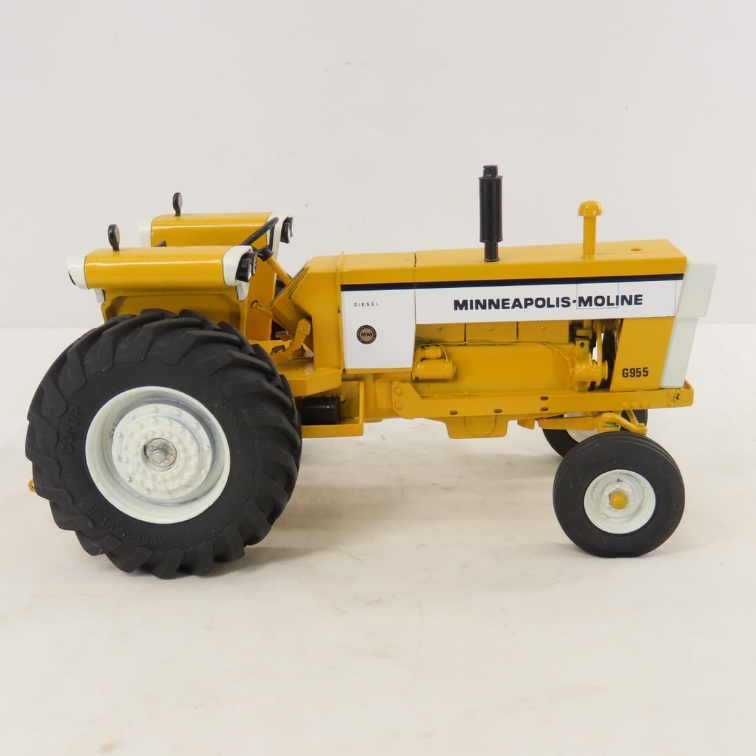 Gilbert Berg Custom Minn-Moline G955 Tractor - 6