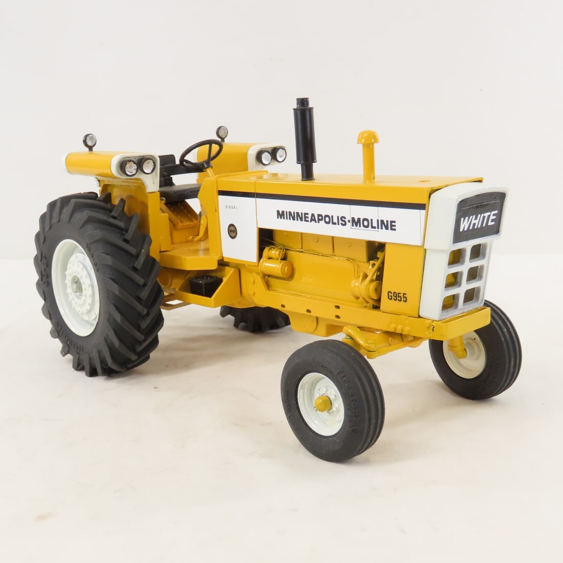 Gilbert Berg Custom Minn-Moline G955 Tractor - 7