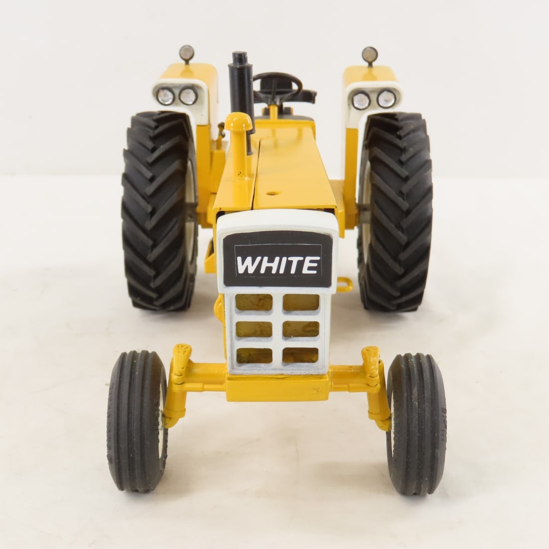 Gilbert Berg Custom Minn-Moline G955 Tractor - 8